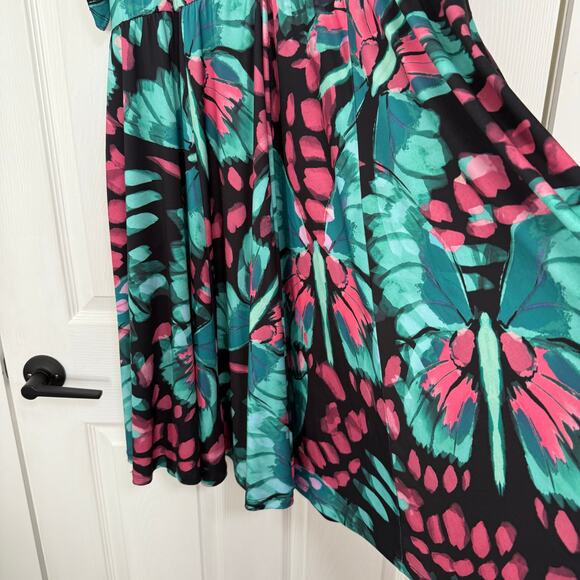 Torrid Women's Butterfly Print V-Neck With Side Pockets Dress Size 3 - Picture 3 of 16